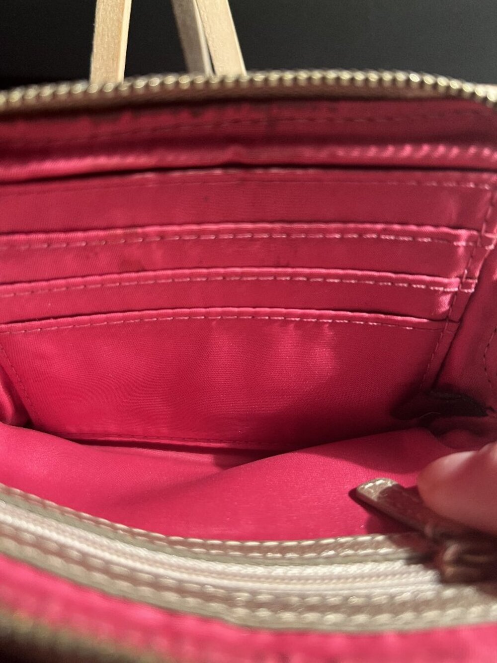 authentic COACH Poppy colorful wristlet (color/gold trim) - Picture 4 of 6